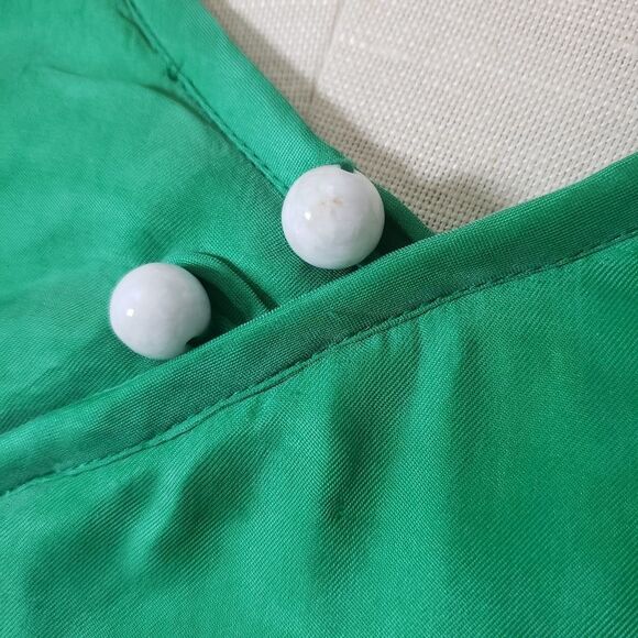 Mian Ma Kee Kelly Green Tea Lady Pullover Sweatshirt - Picture 11 of 12